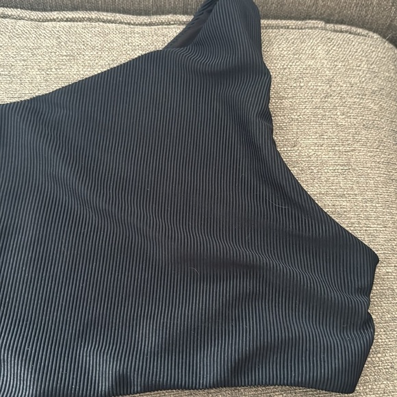 Beach Riot Celine Cutout One-Shoulder One-Piece Swimsuit, Black, Small, $148 - Picture 5 of 9
